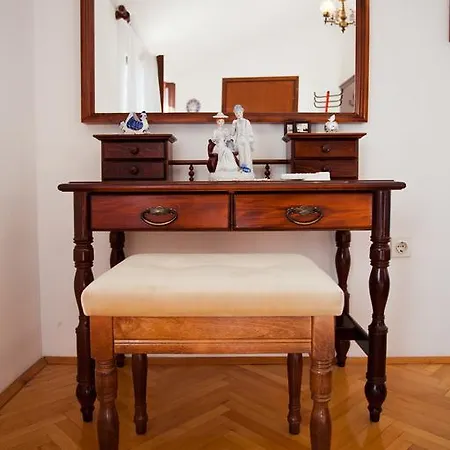 Elsi 4+1 Apartman Komiza